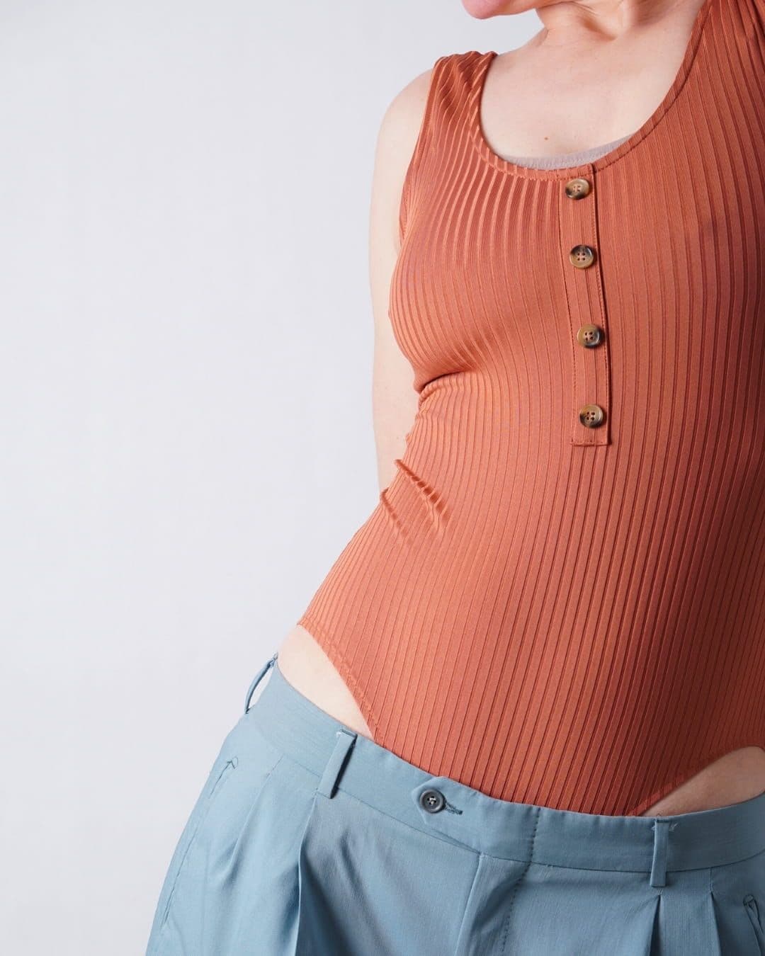 Poliestrowe body prążkowane H&M