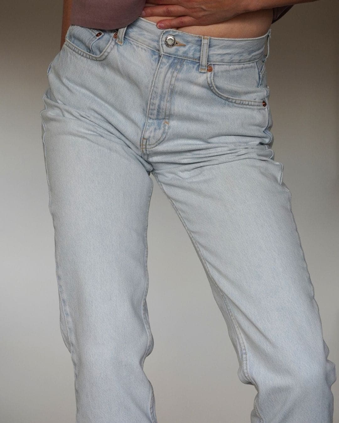 Jasne dżinsy mom PULL&BEAR
