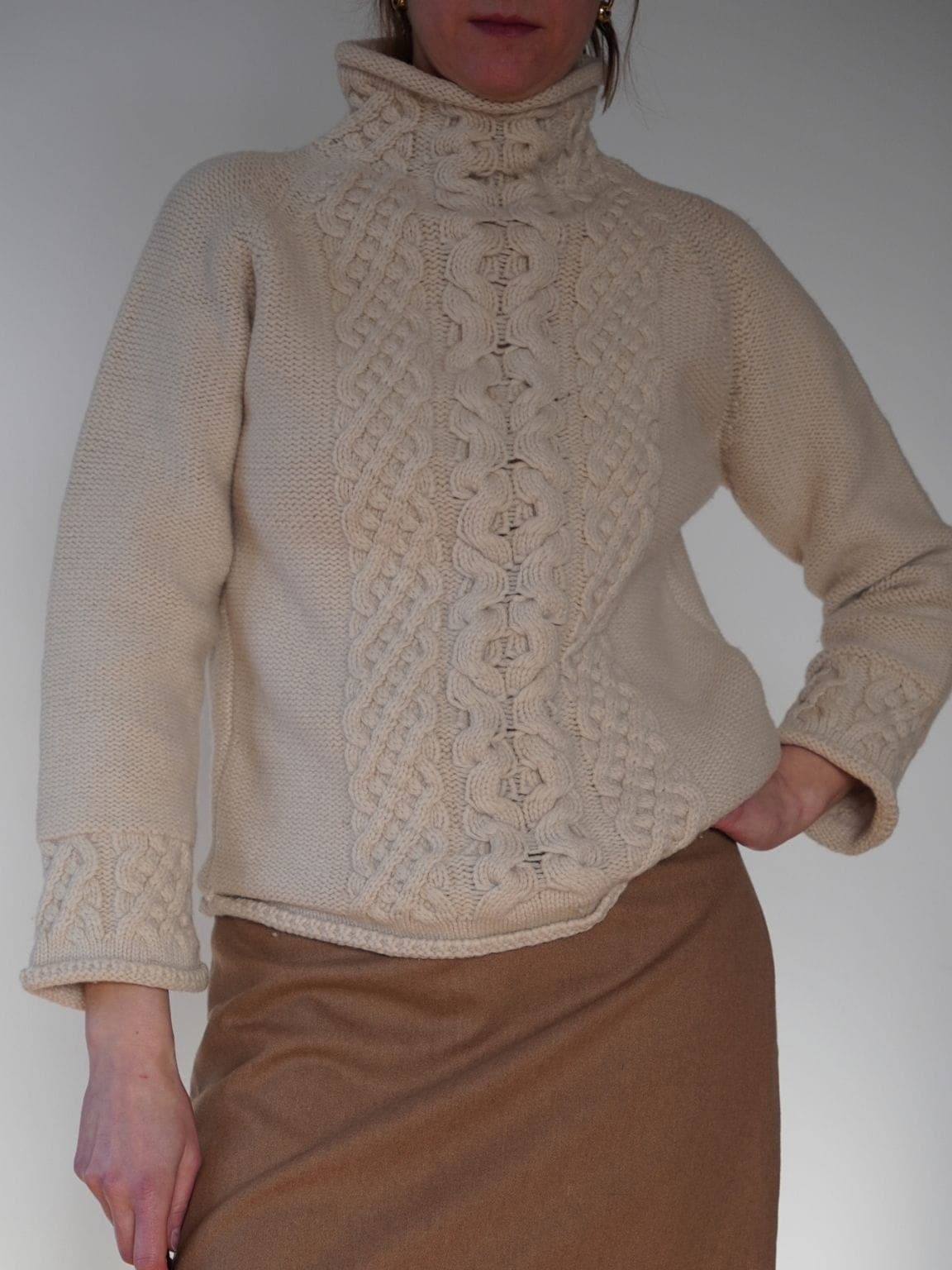 Sweter wełniany z warkoczami